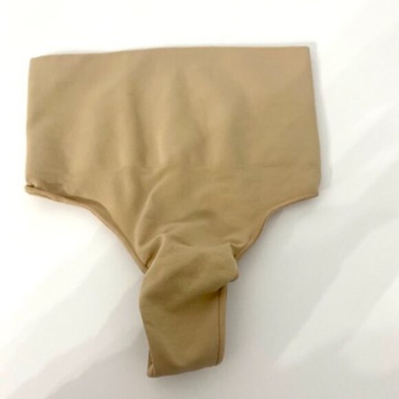 Skims Core Control Seamless Mid Waist Shapewear Thong, Size S/M - Picture 2 of 6